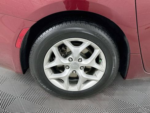 Used 2018 Chrysler Pacifica Touring Plus w/ Tire & Wheel Group FWD image 27