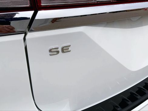 Used 2024 Volkswagen Atlas SE FWD image 10