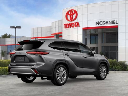 New 2026 Toyota Highlander Platinum image 12