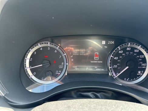 Used 2023 Toyota Highlander XLE image 6