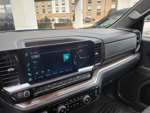 Used 2025 Chevrolet Silverado 1500 LT image 16