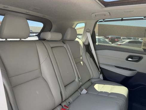 Used 2025 Nissan Rogue SL w/ SL Premium Package AWD/4WD image 43