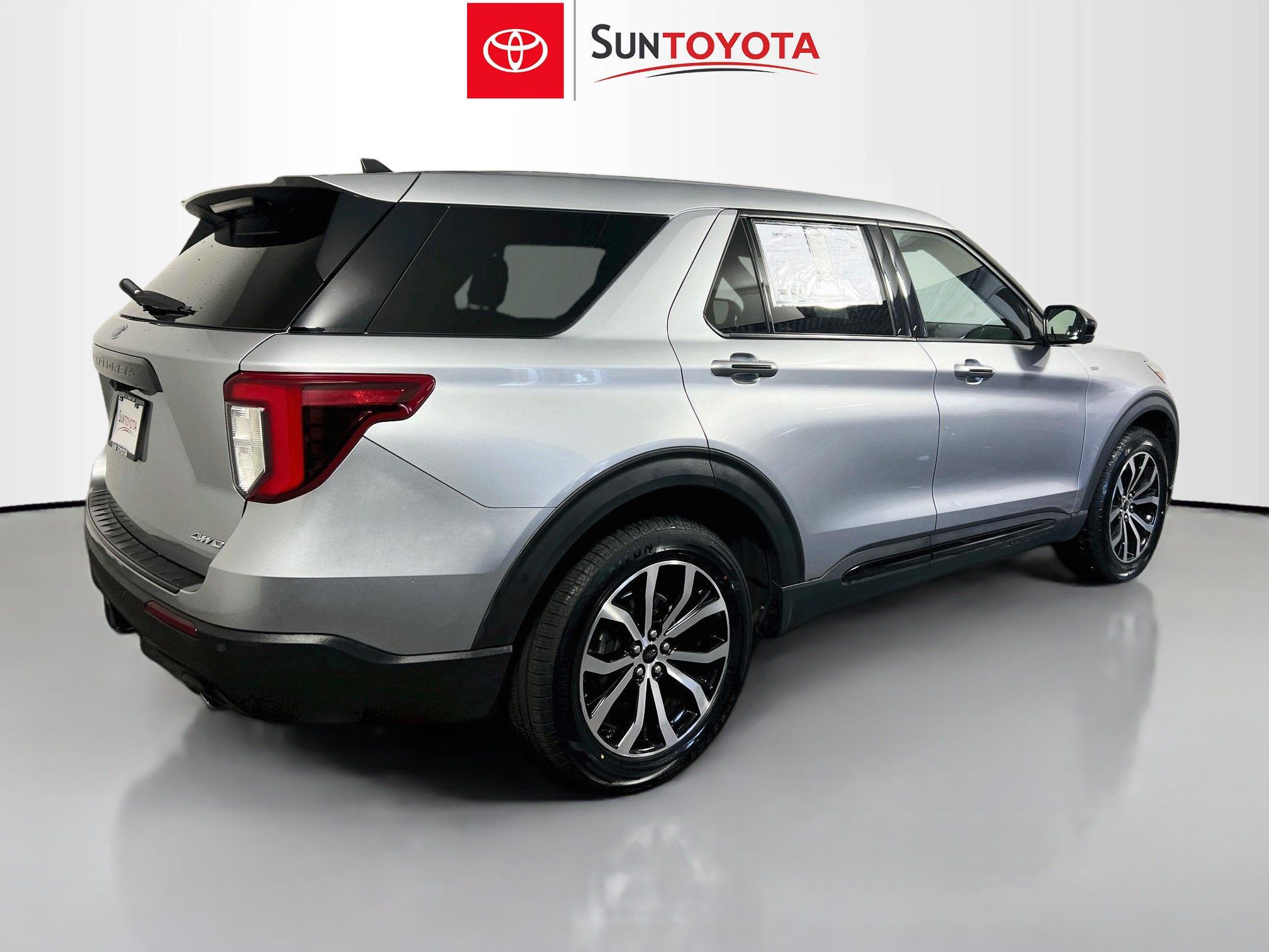 Used 2022 Ford Explorer ST-Line w/ Class IV Trailer Tow Package AWD/4WD image 4