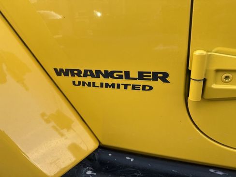 Used 2015 Jeep Wrangler Unlimited Sahara image 6