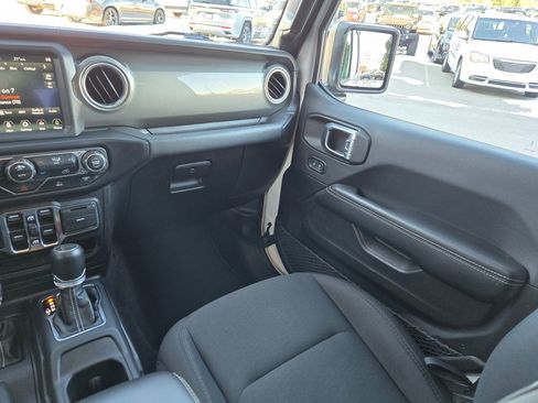 Used 2023 Jeep Gladiator Overland image 14