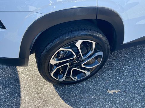 Used 2025 Chevrolet Trax RS w/ Sunroof Package image 6