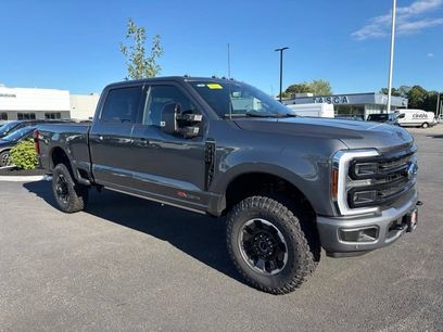 New 2026 Ford F350 Platinum w/ Tremor Off-Road Package