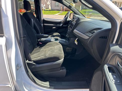 Used 2015 Dodge Grand Caravan SXT w/ Blacktop Package image 11