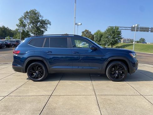 Used 2023 Volkswagen Atlas SE w/ Panoramic Sunroof Package FWD image 17