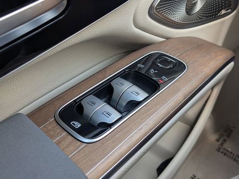 Certified 2023 Mercedes-Benz EQS 580 4MATIC Sedan image 11