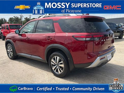 Certified 2025 Nissan Pathfinder SL AWD/4WD image 4