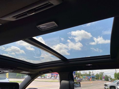 Used 2024 GMC Yukon XL Denali w/ Denali Reserve Package image 11