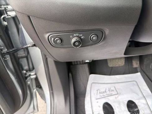 Used 2023 Chevrolet Equinox Premier FWD image 26