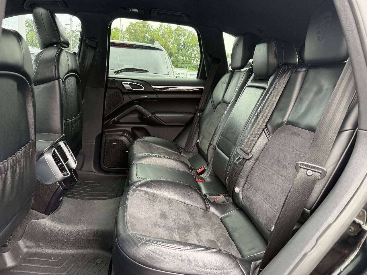 Used 2017 Porsche Cayenne Platinum Edition AWD/4WD image 11