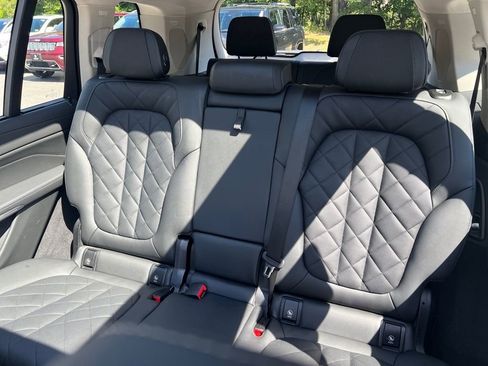 Used 2024 BMW X7 xDrive40i image 23