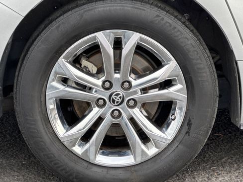 Used 2023 Toyota Sienna XSE image 11