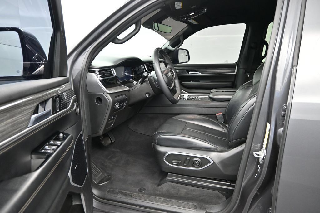 Used 2022 Jeep Wagoneer Series III w/ Flexible Seating Group AWD/4WD image 9