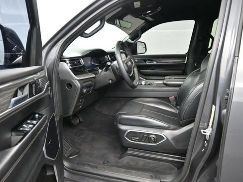 Used 2022 Jeep Wagoneer Series III w/ Flexible Seating Group AWD/4WD image 9