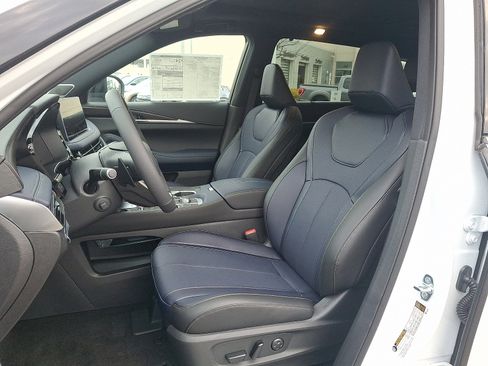 New 2026 INFINITI QX60 Sport w/ Dark Cargo Package image 4