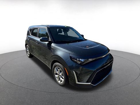 Used 2025 Kia Soul LX w/ LX Technology Package image 2