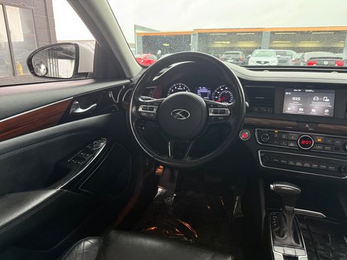 Used 2019 Kia Cadenza Premium image 20