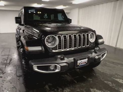 Used 2024 Jeep Wrangler Unlimited Sahara AWD/4WD image 3
