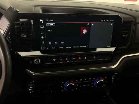 Used 2024 GMC Sierra 2500 SLT w/ SLT Premium Package image 19