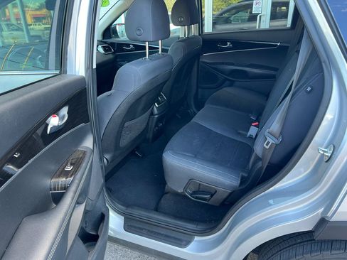 Used 2019 Kia Sorento S FWD image 14