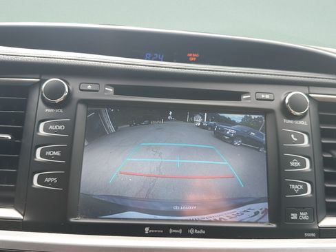 Used 2018 Toyota Highlander XLE AWD/4WD image 22