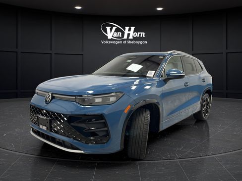 Used 2025 Volkswagen Tiguan SEL R-Line AWD/4WD image 3