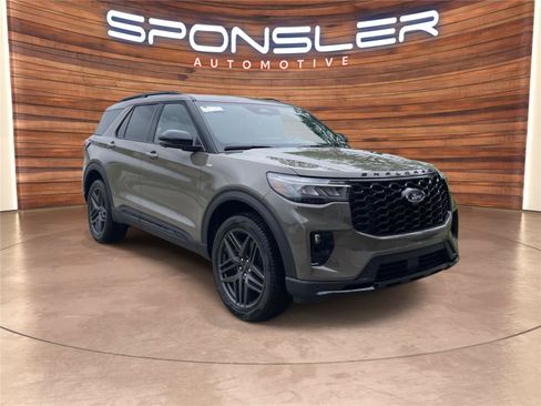 New 2026 Ford Explorer ST-Line w/ ST-Line Street Pack AWD/4WD image 8