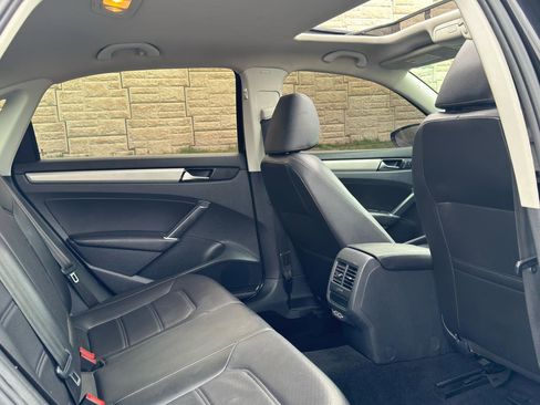 Used 2021 Volkswagen Passat 2.0T SE image 36