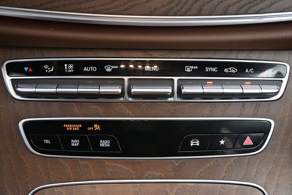 Used 2023 Mercedes-Benz E 350 4MATIC Sedan image 32