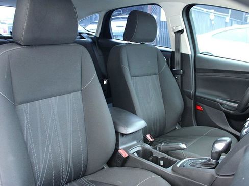 Used 2017 Ford Focus SEL image 18