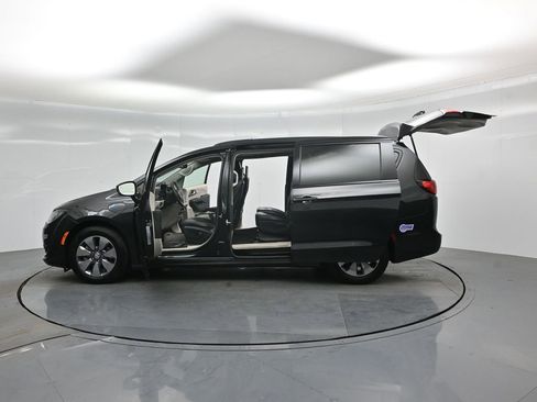 Used 2018 Chrysler Pacifica Limited w/ Advanced Safetytec Group image 35