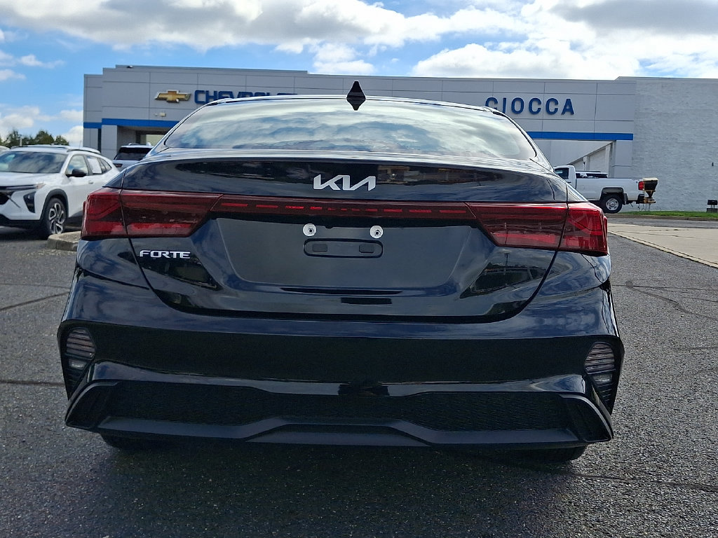 Used 2024 Kia Forte LXS w/ LXS Technology Package FWD image 8
