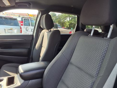 Used 2021 Jeep Grand Cherokee Laredo image 19