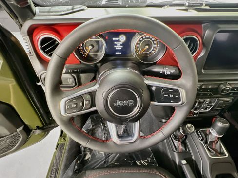 Used 2023 Jeep Gladiator Rubicon w/ LED Lighting Group AWD/4WD image 11