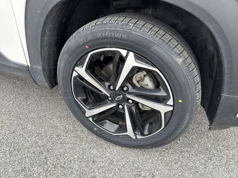 Used 2021 Chevrolet TrailBlazer RS w/ Sun and Liftgate Package image 11