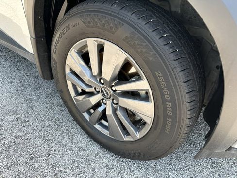 Used 2024 Nissan Pathfinder SV image 8