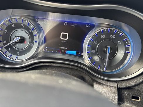 Used 2017 Chrysler 300 C image 28