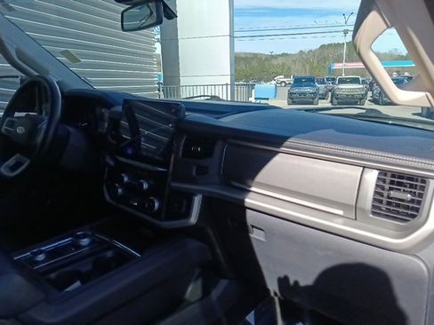 Used 2023 Ford Expedition Max XLT image 36