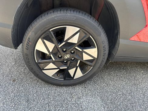 Used 2024 Hyundai Kona SEL AWD/4WD image 11