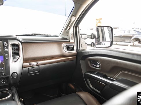 Used 2017 Nissan Titan Platinum Reserve image 35