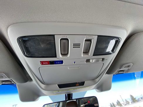 Used 2018 Subaru Outback 2.5i Touring image 23