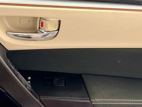 Used 2016 Toyota Corolla LE image 29