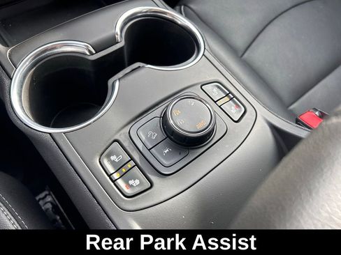 Used 2023 GMC Terrain SLT image 29