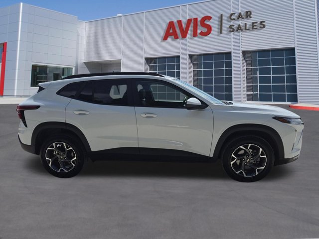 Used 2025 Chevrolet Trax LT w/ LT Convenience Package FWD image 5