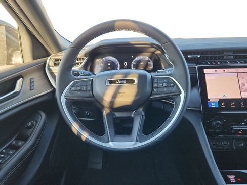 New 2025 Jeep Grand Cherokee Limited AWD/4WD image 12