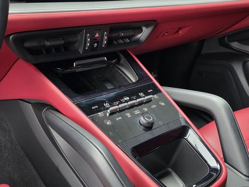 Certified 2025 Porsche Cayenne Coupe AWD/4WD image 26